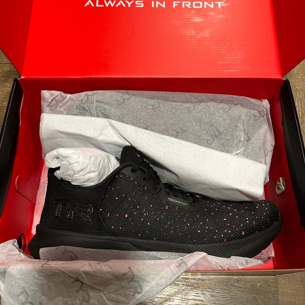 Men’s NEW TYR running shoes